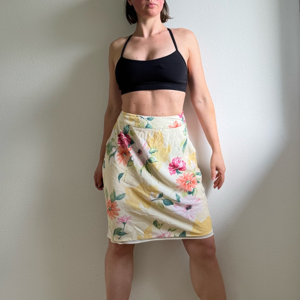 Talbots Women’s 100% Silk Butter Yellow and Cream Skirt floral flowers size 2